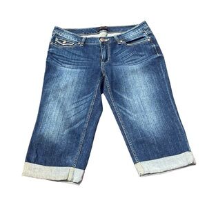 Seven7 Women’s Size 8 Cuffed Cropped Legs Blue Jenas Embroidered Back Pockets